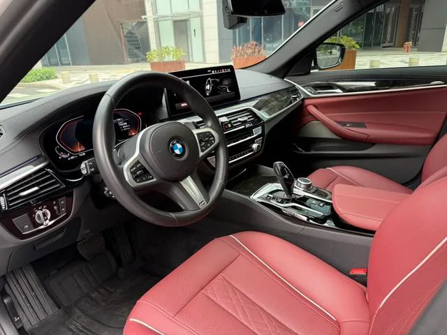 BMW 5 Series 2022 530Li Líder M Conjunto deportivo interior foto 11 BMW 5 Series 2022 530Li Líder M Conjunto deportivo interior foto 11