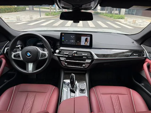 BMW 5 Series 2022 530Li Líder M Conjunto deportivo interior foto 13 BMW 5 Series 2022 530Li Líder M Conjunto deportivo interior foto 13