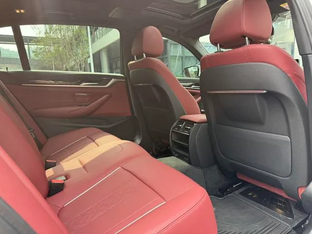 BMW 5 Series 2022 530Li Líder M Conjunto deportivo interior foto 18 BMW 5 Series 2022 530Li Líder M Conjunto deportivo interior foto 18