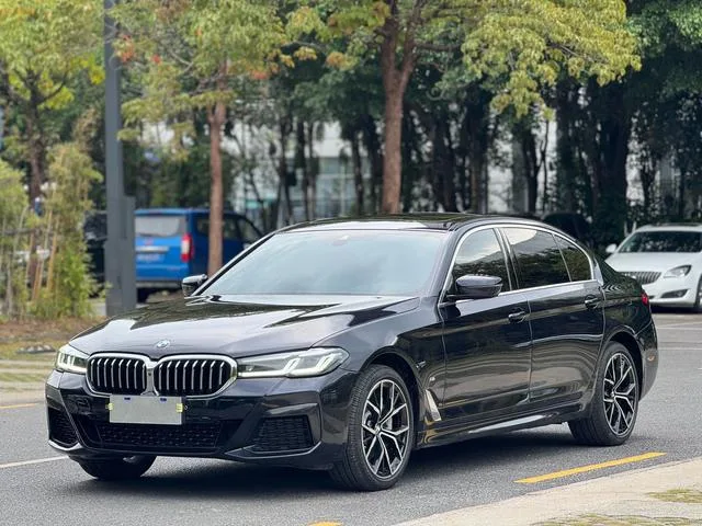 BMW 5 Series 2023 Reforma 530Li Tipo de lujo M Conjunto deportivo exterior foto 1 BMW 5 Series 2023 Reforma 530Li Tipo de lujo M Conjunto deportivo exterior foto 1