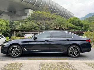 BMW 5 Series 2023 Reforma 530Li Tipo de lujo M Conjunto deportivo exterior foto 4 BMW 5 Series 2023 Reforma 530Li Tipo de lujo M Conjunto deportivo exterior foto 4