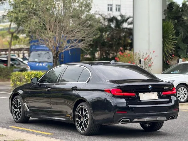 BMW 5 Series 2023 Reforma 530Li Tipo de lujo M Conjunto deportivo exterior foto 5 BMW 5 Series 2023 Reforma 530Li Tipo de lujo M Conjunto deportivo exterior foto 5