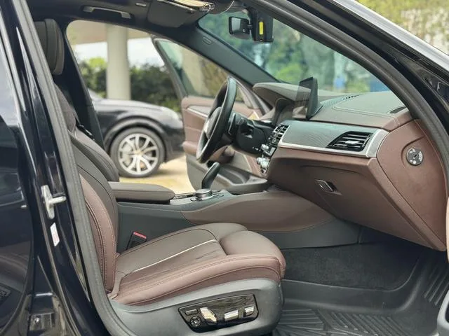 BMW 5 Series 2023 Reforma 530Li Tipo de lujo M Conjunto deportivo interior foto 11 BMW 5 Series 2023 Reforma 530Li Tipo de lujo M Conjunto deportivo interior foto 11