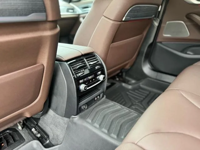 BMW 5 Series 2023 Reforma 530Li Tipo de lujo M Conjunto deportivo interior foto 12 BMW 5 Series 2023 Reforma 530Li Tipo de lujo M Conjunto deportivo interior foto 12