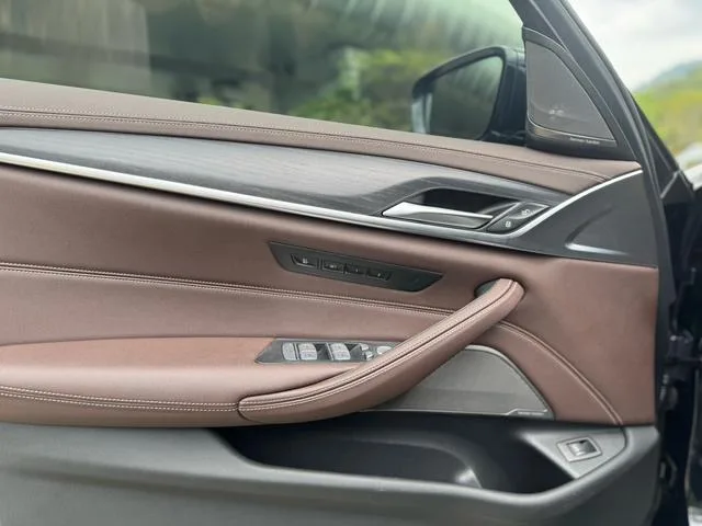 BMW 5 Series 2023 Reforma 530Li Tipo de lujo M Conjunto deportivo interior foto 15 BMW 5 Series 2023 Reforma 530Li Tipo de lujo M Conjunto deportivo interior foto 15