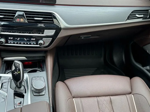 BMW 5 Series 2023 Reforma 530Li Tipo de lujo M Conjunto deportivo interior foto 19 BMW 5 Series 2023 Reforma 530Li Tipo de lujo M Conjunto deportivo interior foto 19