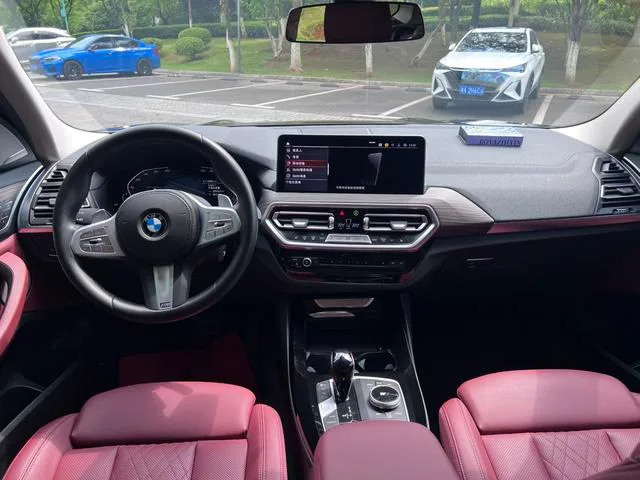 BMW X3 2023 xDrive30i Líder M Traje de noche Yao exterior foto 4 BMW X3 2023 xDrive30i Líder M Traje de noche Yao exterior foto 4