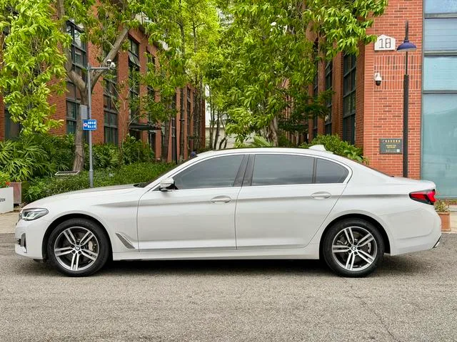 BMW 5 Series 2021 530Li Leading Type Luxury Set exterior photo 2 BMW 5 Series 2021 530Li Leading Type Luxury Set exterior photo 2