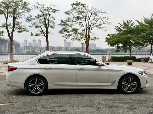 BMW 5 Series 2021 530Li Leading Type Luxury Set exterior photo 6 BMW 5 Series 2021 530Li Leading Type Luxury Set exterior photo 6