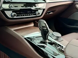 BMW 5 Series 2021 530Li Leading Type Luxury Set interior photo 17 BMW 5 Series 2021 530Li Leading Type Luxury Set interior photo 17