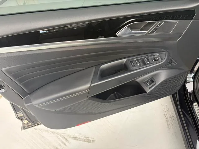 Volkswagen Passat 2022 330TSI Elite Edition interior photo 16 Volkswagen Passat 2022 330TSI Elite Edition interior photo 16