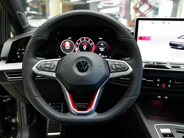 Volkswagen Golf GTI 2025 380TSI DSG GTI interior photo 11