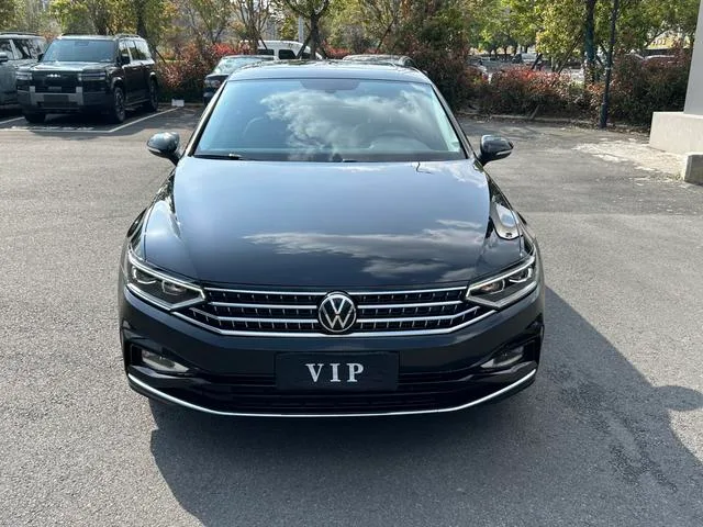 Volkswagen Magotan 2023 200 Dix mille éditions commémoratives 330TSI DSG Type de luxe extérieur photo 2