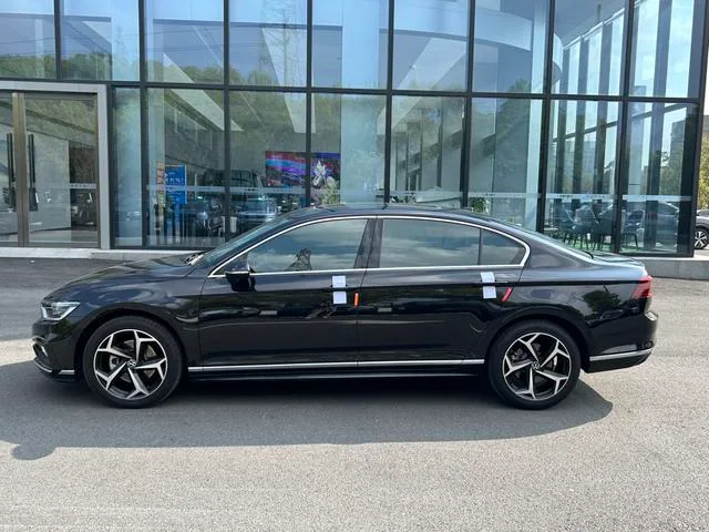 Volkswagen Magotan 2023 200 Dix mille éditions commémoratives 330TSI DSG Type de luxe extérieur photo 3