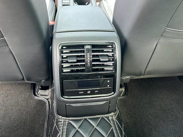 Volkswagen Magotan 2023 200 Dix mille éditions commémoratives 330TSI DSG Type de luxe intérieur photo 14