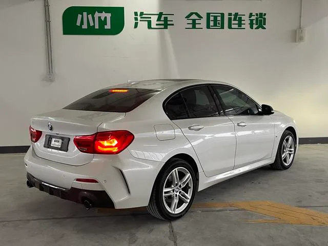 BMW 1 Series 2021 120i M Edición nocturna deportiva exterior foto 6