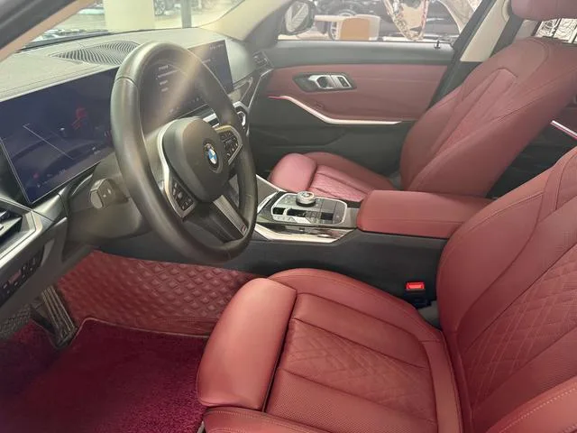 BMW 3 Series 2023 325Li M Conjunto deportivo interior foto 9