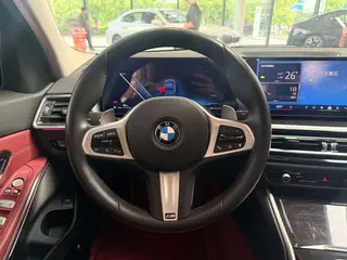 BMW 3 Series 2023 325Li M Conjunto deportivo interior foto 13