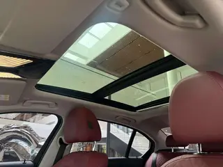 BMW 3 Series 2023 325Li M Conjunto deportivo interior foto 15