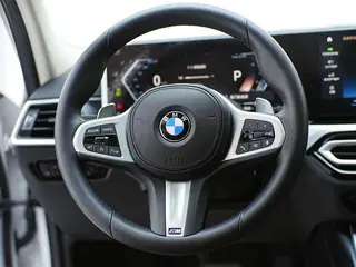 BMW 3 Series 2023 320Li M Спортивный костюм интерьер фото 19