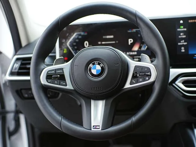 BMW 3 Series 2023 320Li M Спортивный костюм интерьер фото 19