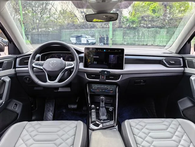 Volkswagen Tayron 2023 300TSI Deux roues motrices, luxe Plus Version avancée intérieur photo 12