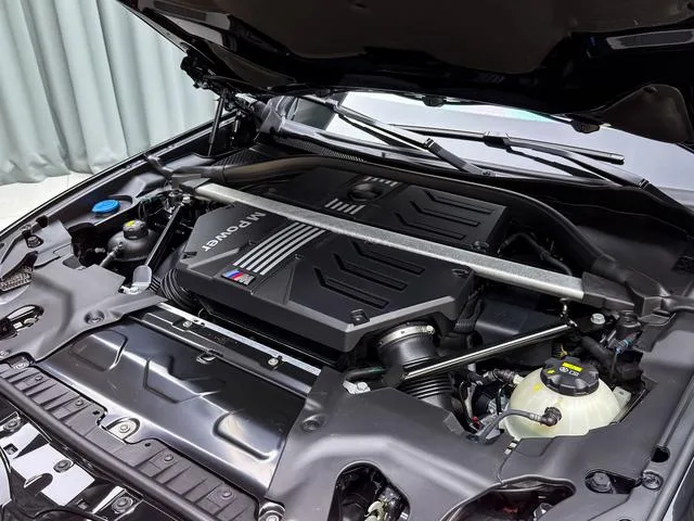 BMW X4 M 2022 X4 M Versión Thunder interior foto 18