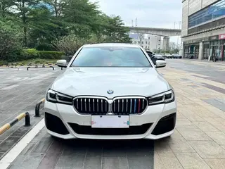 BMW 5 Series 2022 Segundo cambio 530Li Líder M Conjunto deportivo exterior foto 2