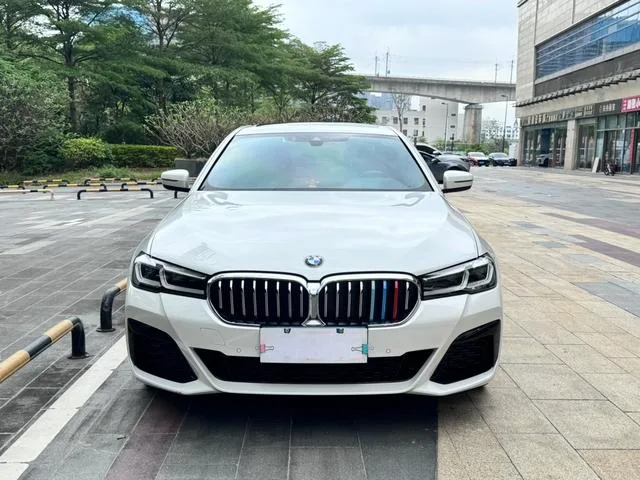 BMW 5 Series 2022 Segundo cambio 530Li Líder M Conjunto deportivo exterior foto 2