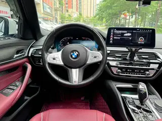 BMW 5 Series 2022 Segundo cambio 530Li Líder M Conjunto deportivo exterior foto 5