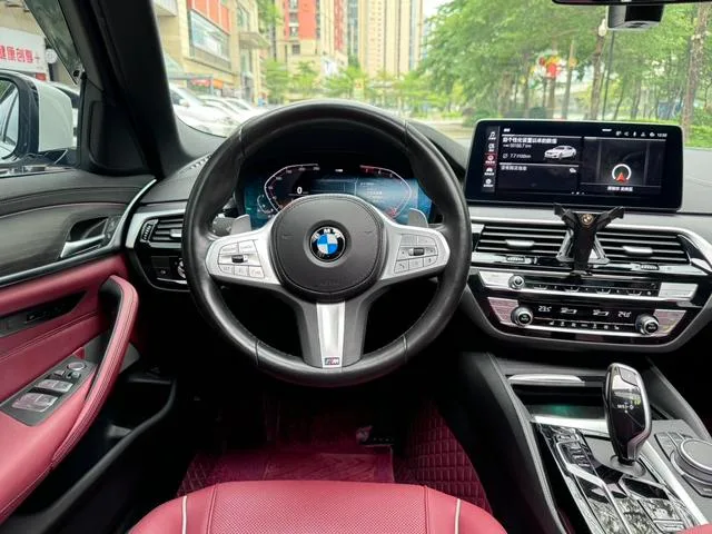 BMW 5 Series 2022 Segundo cambio 530Li Líder M Conjunto deportivo exterior foto 5