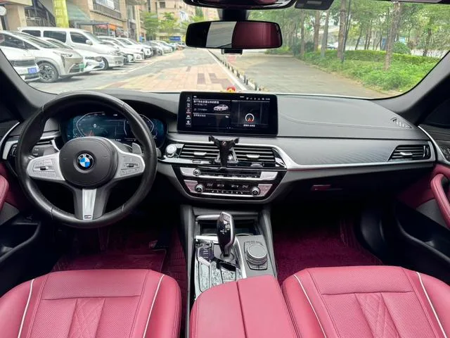 BMW 5 Series 2022 Segundo cambio 530Li Líder M Conjunto deportivo exterior foto 6
