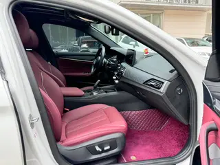 BMW 5 Series 2022 Segundo cambio 530Li Líder M Conjunto deportivo exterior foto 7