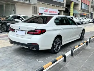 BMW 5 Series 2022 Segundo cambio 530Li Líder M Conjunto deportivo interior foto 12