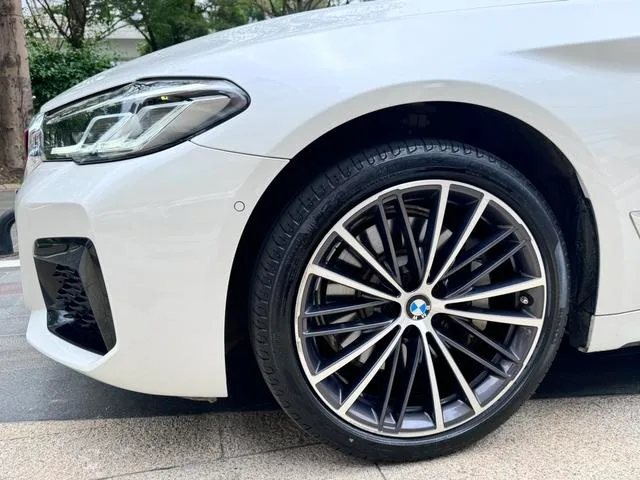 BMW 5 Series 2022 Segundo cambio 530Li Líder M Conjunto deportivo interior foto 14