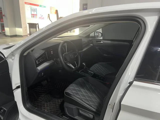 Volkswagen Sagitar 2023 280TSI DSG Version transcendée Plus intérieur photo 7