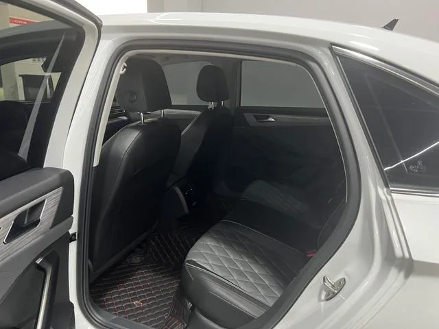 Volkswagen Sagitar 2023 280TSI DSG Version transcendée Plus intérieur photo 8