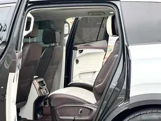 Volkswagen Talagon 2022 380TSI Edición insignia de tracción en las cuatro ruedas 6 Asiento interior foto 11