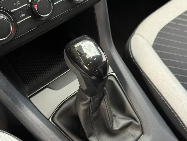Volkswagen Tharu 2025 Nouveau 1.5L Version Ruijin intérieur photo 12