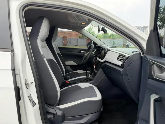 Volkswagen Tharu 2025 Nouveau 1.5L Version Ruijin intérieur photo 14