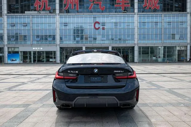 BMW 3 Series 2023 325Li M Sports Night Suit interior photo 9 BMW 3 Series 2023 325Li M Sports Night Suit interior photo 9