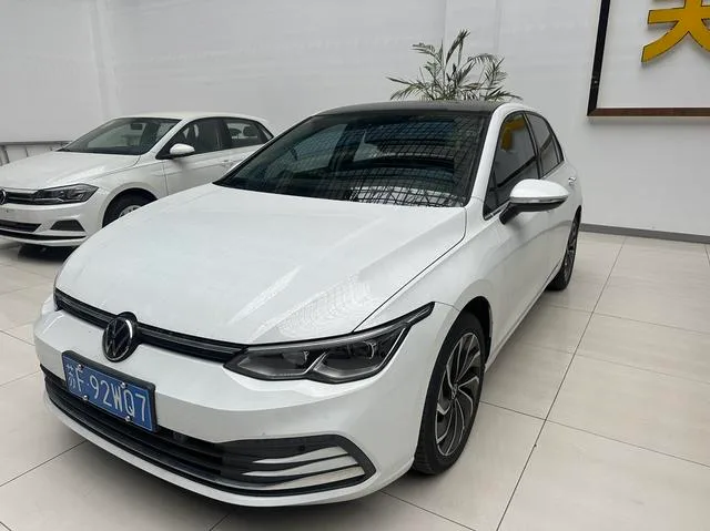 Volkswagen Golf 2023 280TSI DSG Pro exterior foto 1 Volkswagen Golf 2023 280TSI DSG Pro exterior foto 1