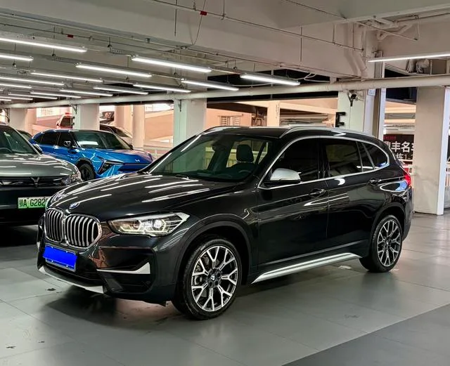 BMW X1 2022 Reforma xDrive25Li Tipo de lujo exterior foto 1 BMW X1 2022 Reforma xDrive25Li Tipo de lujo exterior foto 1