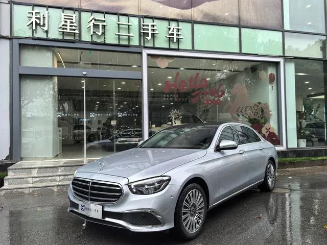 Mercedes-Benz E-Class 2023 Reforma E 300 L Estilo de moda Coche exterior foto 1 Mercedes-Benz E-Class 2023 Reforma E 300 L Estilo de moda Coche exterior foto 1