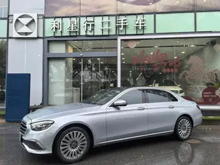 Mercedes-Benz E-Class 2023 Reforma E 300 L Estilo de moda Coche exterior foto 2 Mercedes-Benz E-Class 2023 Reforma E 300 L Estilo de moda Coche exterior foto 2