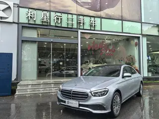 Mercedes-Benz E-Class 2023 Reforma E 300 L Estilo de moda Coche exterior foto 3 Mercedes-Benz E-Class 2023 Reforma E 300 L Estilo de moda Coche exterior foto 3