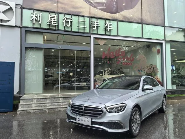 Mercedes-Benz E-Class 2023 Reforma E 300 L Estilo de moda Coche exterior foto 3 Mercedes-Benz E-Class 2023 Reforma E 300 L Estilo de moda Coche exterior foto 3