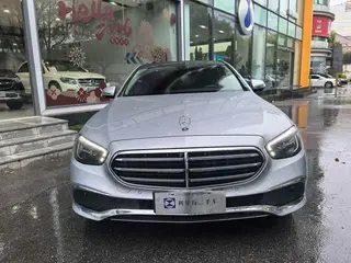 Mercedes-Benz E-Class 2023 Reforma E 300 L Estilo de moda Coche exterior foto 5 Mercedes-Benz E-Class 2023 Reforma E 300 L Estilo de moda Coche exterior foto 5