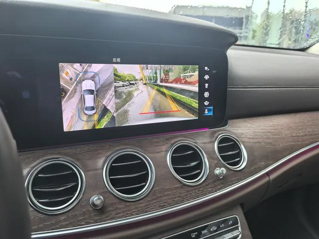 Mercedes-Benz E-Class 2023 Reforma E 300 L Estilo de moda Coche interior foto 12 Mercedes-Benz E-Class 2023 Reforma E 300 L Estilo de moda Coche interior foto 12