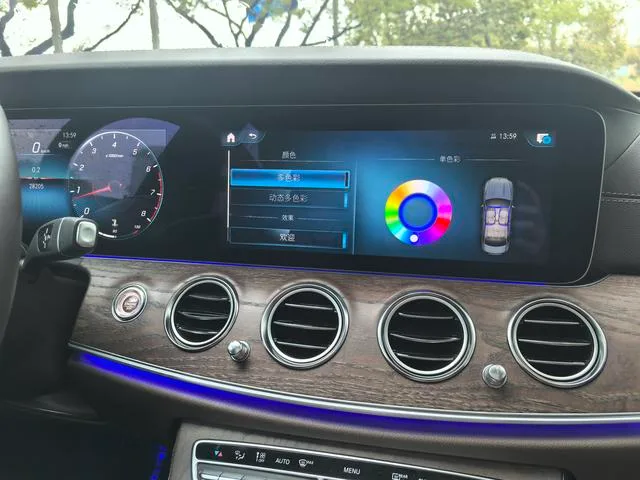 Mercedes-Benz E-Class 2023 Reforma E 300 L Estilo de moda Coche interior foto 14 Mercedes-Benz E-Class 2023 Reforma E 300 L Estilo de moda Coche interior foto 14